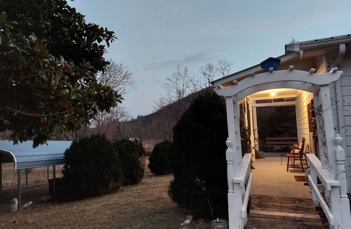 Lowgap House | Offer discounts! Dog friendly Country home sitting between 2 mountains