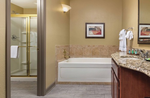 Pennington Bend Resort | OFFICIAL LISTING | Wyndham - Nashville 1BR Deluxe Suite w/Pool, FREE WIFi