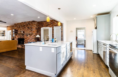 Old Irving Park House | Old Irving Park 7BR with Hot Tub