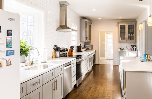 Old Irving Park House | Old Irving Park 7BR with Hot Tub
