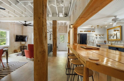 Bakersville House | Old Masters Mill in Loafers Glory
