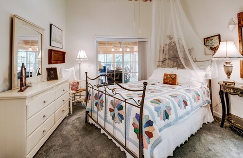 Hayesville House | OMG! A few last minute summer openings!!! Cool creek & delights for kids!