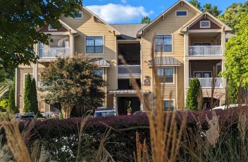 Executive Park Apartment | OMG! Adults Only Fun - Word of the Day Pineapples Sleeps 3 Maybe 4 Wink Wink - INSTANT BOOKING Pools & Clubhouse still Open