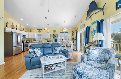 Atlantic Beach Cottage | On Island Time: Dog Friendly, Centrally located, fenced yard - walk to the beach