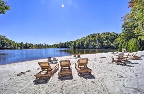 Newland House | On-Site Lake and Pool Access Cabin in Newland!