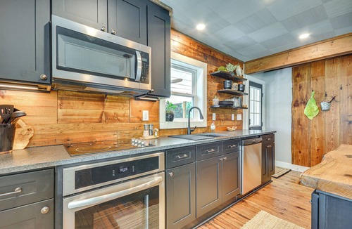 Thomasville House | On-Site Pond: Nature-Filled Winston-Salem Retreat!