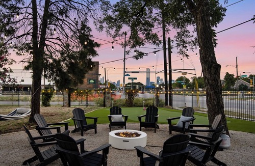 South Congress House | On SoCo Pool Table, Arcade + Theater Sleeps 16