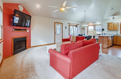 Waves House | On Special - Oceanside in Waves - Dog Friendly, Hot Tub, Game Room