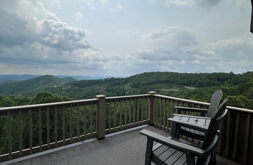 Apple Ridge Condo | On the Rocks - Cozy 1-br condo w/stunning views 5 mins to downtown Blowing Rock
