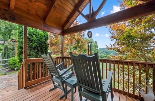 Asheville Cabin | One Bedroom Cabin 43 Acre Retreat Pets OK- Fenced, Private, Views, Internet