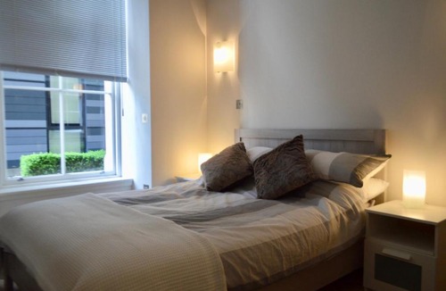 Laurieston Apartment | One Bedroom Flat Next To The Meadows