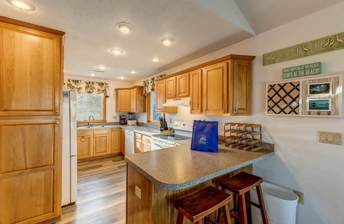 Corolla Light House | One Grand Whim | 698 ft from the Beach | Community Pool, Hot Tub | Corolla