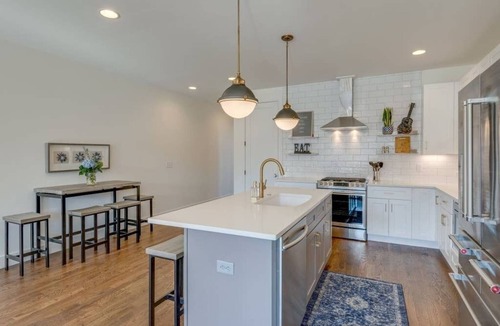 Nashville House | One Mile to Broadway/2 Rooftop Decks/9 Beds