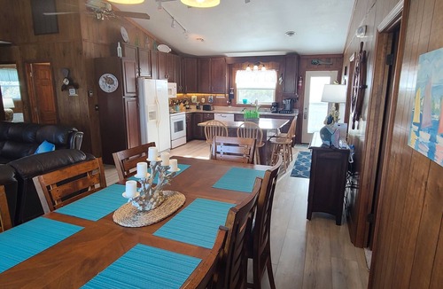 South Nags Head Cottage | Only 2 min. Walk to Beach! Private Salt-Water Pool, Hot Tub, Backyard Pond.