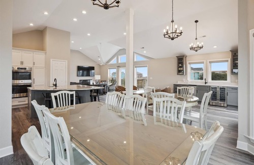 Southern Shores House | Only 200 ft to beach! NEWLY RENOVATED for 2024! Private Pool & Hot Tub!