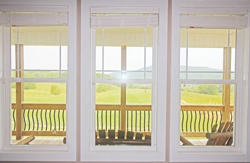 Fletcher House | OPEN! *POWER&WATER* Mountain Views & Tranquil Surroundings. Hot Tub!