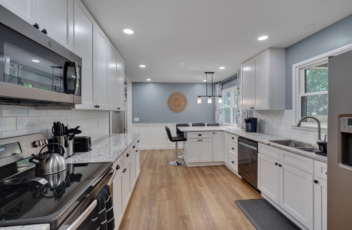 North Raleigh House | Optimist Prime – Fenced 3BR Near Pool, Deck, Wi-Fi, Pets OK, Near Midtown