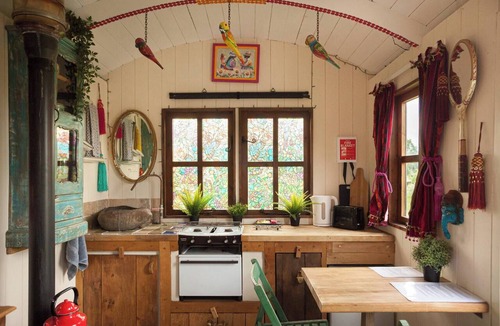 Henfield Cabin | Orchard View Shepherds Hut