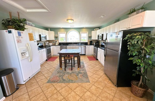 Ocean Sands House | OS525-6 BRs, Private Pool, Hot Tub, Movie Theatre, Foosball!