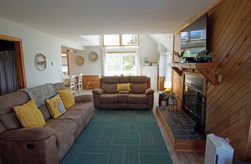 Ocean Sands House | OS635- Steps to the Beach- 3 BRs, New Pool, Jacuzzi Tub, Dog Friendly!