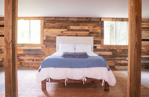 Cullowhee House | Oscar's Barn- Relax and unwind at our mountain barn on the river.