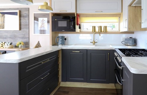 Penally Cabin | Osprey 7: Charming Retreat in Tenby