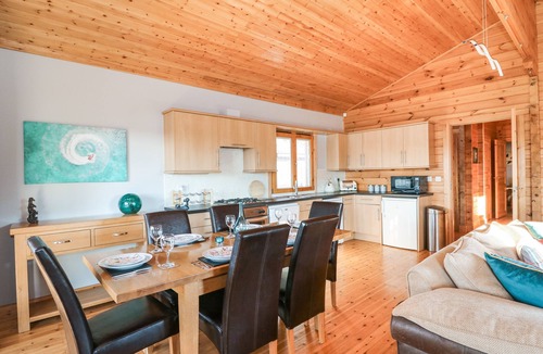 Tattershall Cottage | OSPREY LODGE, pet friendly in Tattershall Lakes Country Park