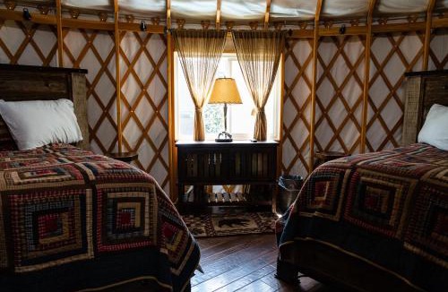 Topton Villa | Otter Creek Luxury Yurt - Creekside Glamping with Private Hot Tub