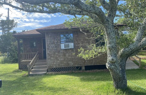 Hatteras Cottage | Our Lucky Charm is a cottage on the waterway in Hatteras Village