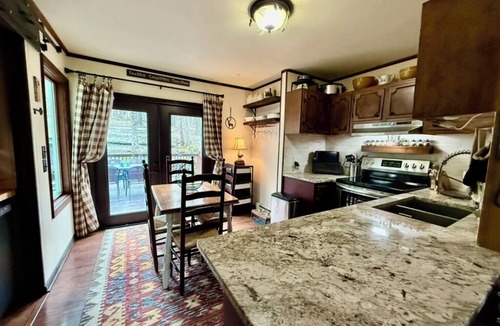 Charter Hills Cabin | Outdoor Movie Theater/Storybook Chalet Beech Mtn/Vibrant Autumn Colors/Hot Tub