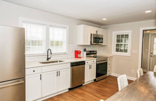 Huntersville House | Outdoorsy Escape~3BR/2BA House~Huntersville with Firepit and Huge Backyard!
