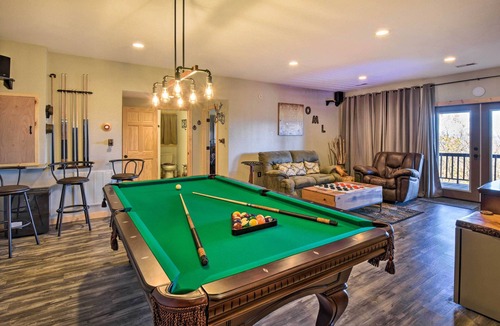 Brasstown Cabin | Outlaw Mountain Lodge: Fire Pit & Panoramic Views!