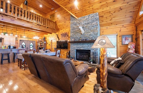 Brasstown Cabin | Outlaw Mountain Lodge: Fire Pit & Panoramic Views!
