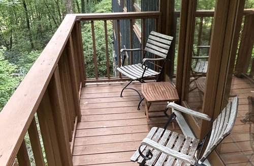 Sapphire House | Overlooks 3rd Hole Sapphire Golf Course, family friendly & close to everything!