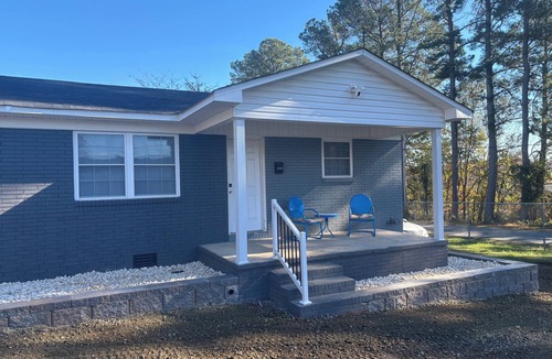 Lincolnton House | Owl's Nest - Unique Interactive Art - Nintendo - Large Parking Area - EV Charger