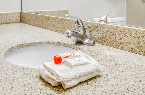Burlington Hotel | OYO Hotel Burlington South