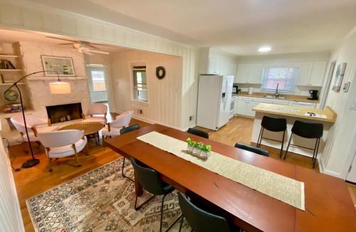 Wilmington House | Pack your bags and leave tonight!