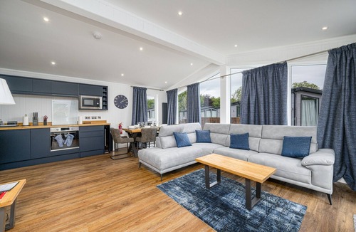 Perth Cottage | PADDOCK LODGES| DELUXE 3 BED CHALET