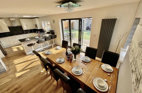 Ferndown House | Pamper House Holiday Home And Annex