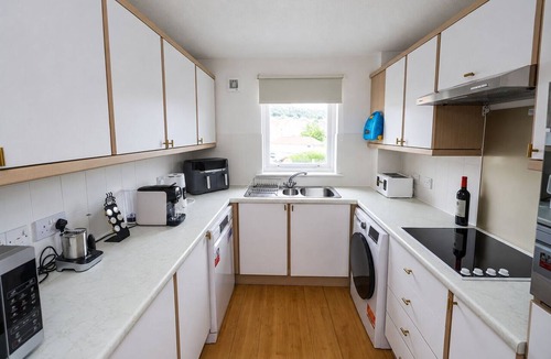 St. Davids Apartment | Panoramic Forth Bridge Views | Private Balcony | Waterfront | Dedicated Parking