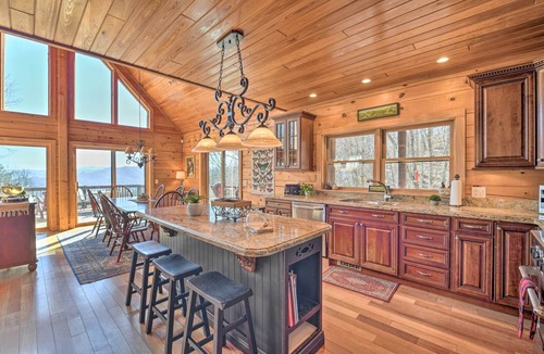 Waynesville Cabin | Panoramic Mtn Views: Luxe Smoky Mountain Cabin!