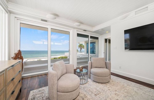 Crescent Beach House | Panoramic Paradise I Luxury Beachfront Estate & Boardwalk to the Beach