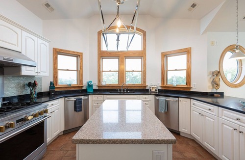 Salvo House | Panoramic Views! 7BR - 8BA - Elevator- Pool - Hot Tub - Game Room - Theater