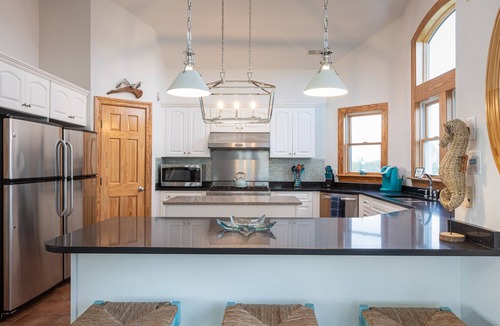 Salvo House | Panoramic Views! 7BR - 8BA - Elevator- Pool - Hot Tub - Game Room - Theater