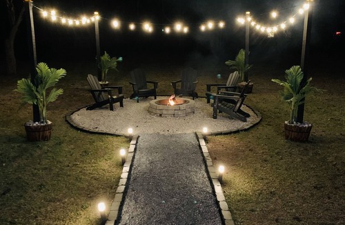Kinston House | Paradise Escape: Jacuzzi, Fire Pit, Game Room