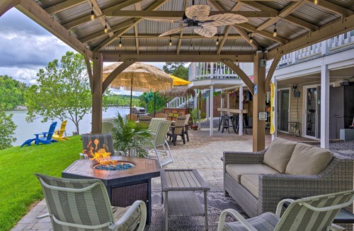 Northlakes House | 'Paradise Lakehouse' in Hickory w/Dock & Views!