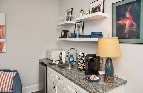 Long Beach Apartment | Paradox Place-Cozy Apartment on Oak Island