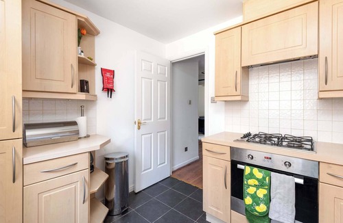 Leith Apartment | Parking-2BR Edinburgh Retreat-Walk to Leith & City