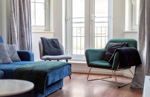 Leith Apartment | Parking-2BR Edinburgh Retreat-Walk to Leith & City