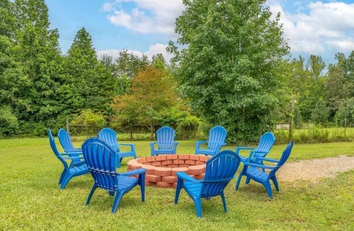 Madison House | Parking for 75+ Travel Workers Welcome